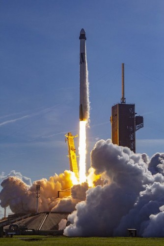 запуск корабель SpaceX Dragon
